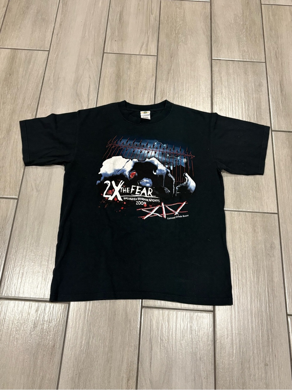 Box #7 Vintage 2004 Halloween Horror Nights Universal T- Shirt like new 
Size M